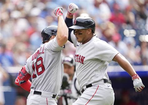 Devers hits 20th home run and Red Sox beat Blue Jays 7-6, spoiling Canada Day celebrations